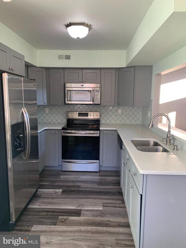 812 Gregorys Way, Voorhees Township, NJ 08043 Room for Rent in