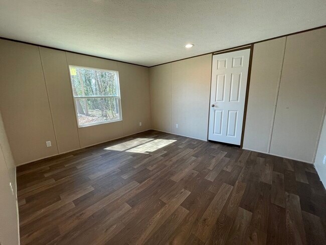 Building Photo - 308 Brownstone Dr