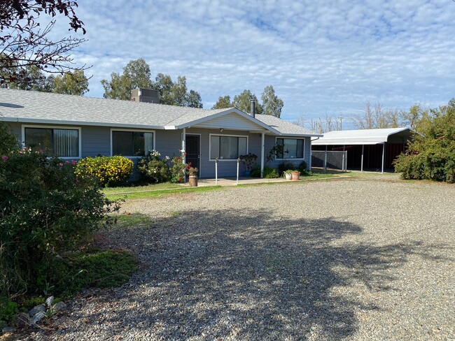 Building Photo - Country Living in Orland