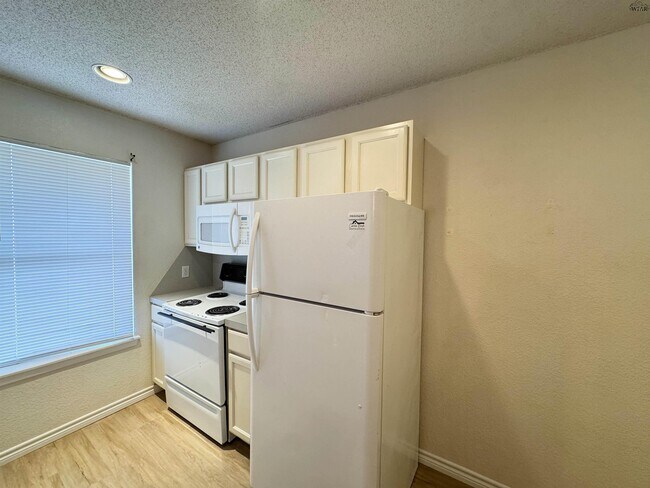 Foto del edificio - 4621 Johnson Rd
