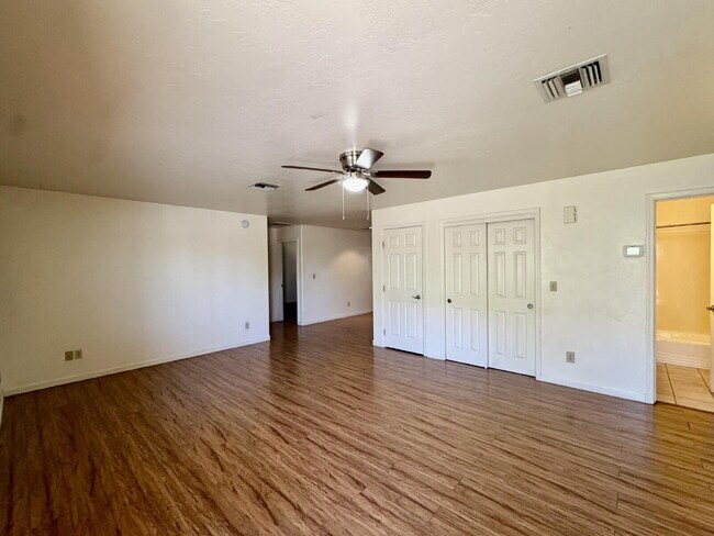 Building Photo - 4 bedroom 2 bath with W/D $1000 off September rent!!