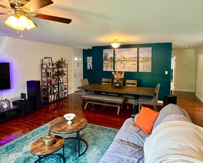 Foto del edificio - 101 Reynolds Ct