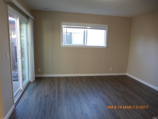 Building Photo - 176 Woodbury Cir