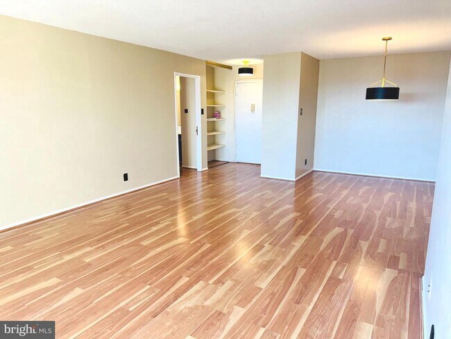 Foto del edificio - 307 Yoakum Pkwy