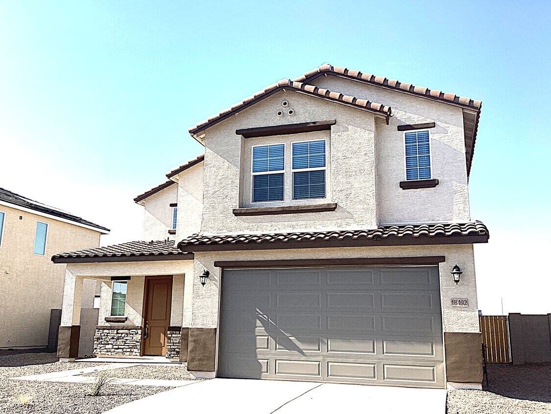 Foto principal - 18492 W Honeysuckle Dr