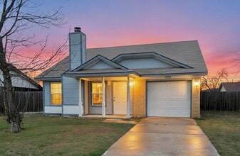 Building Photo - 2507 Hemlock Dr