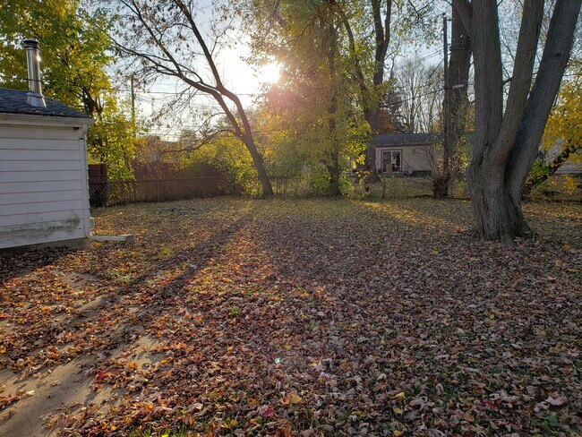 Backyard - 1561 STRATFORD CT