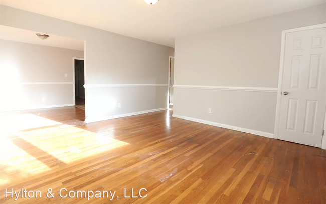 Building Photo - 4 br, 1.5 bath House - 2703 Boston Street