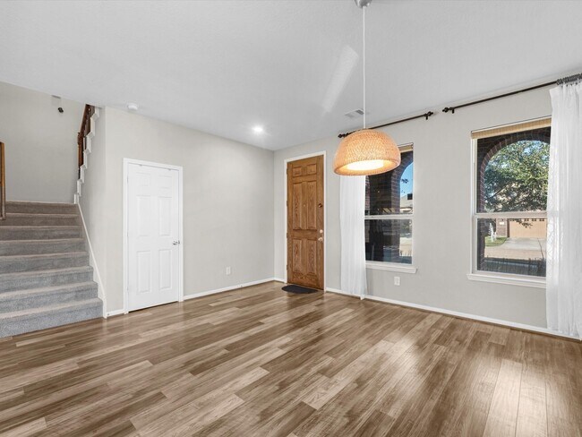 Foto del edificio - 5842 Rivergrove Park Dr