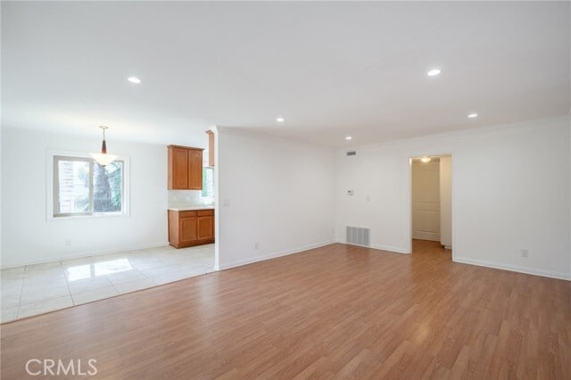 Building Photo - 823 E Wilson Ave