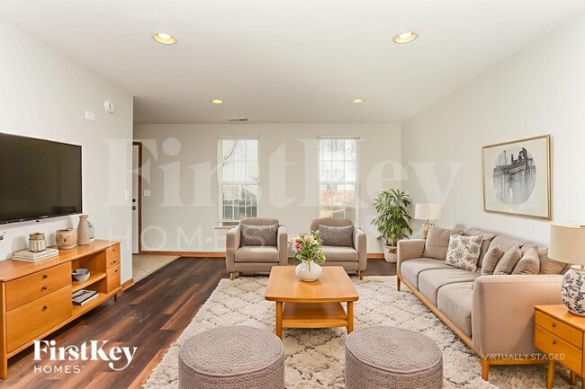 Building Photo - 932 Symphony Dr