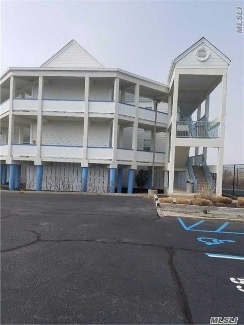 Building Photo - 250 Dune Rd
