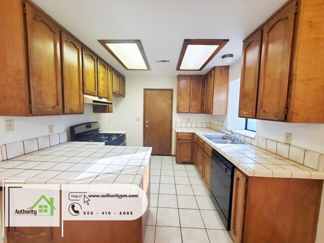 Building Photo - 3996 Morningsun Dr