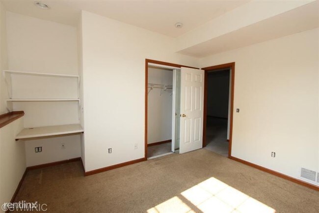 Building Photo - 312 N Kendall Ave