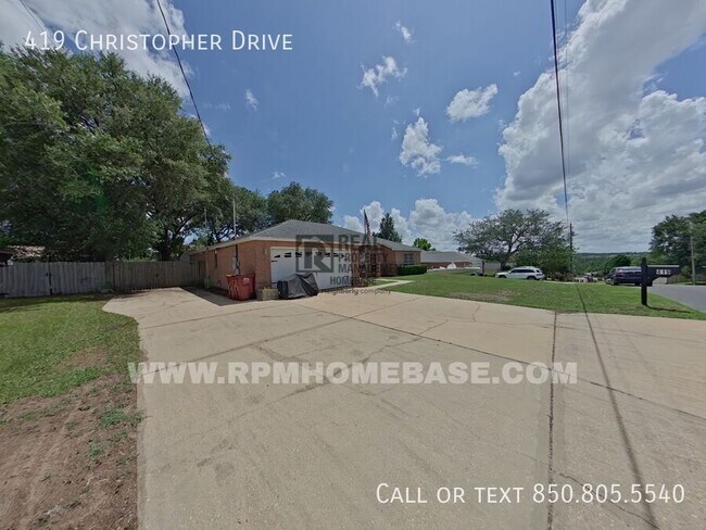 Building Photo - 419 Christopher Dr
