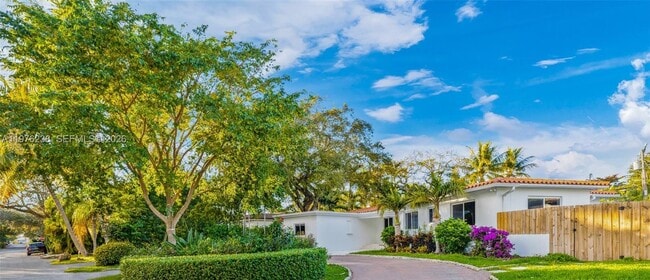 Foto del edificio - 535 NE 50th Terrace