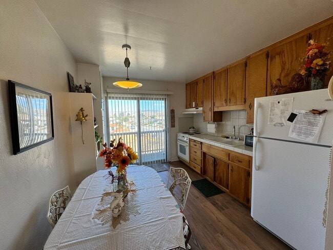 Building Photo - Great Views! Upstairs unit in Morro Bay