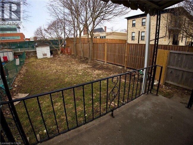 Photo du bâtiment - 511 King St