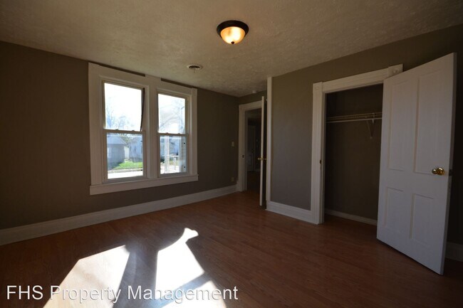 Building Photo - 2 br, 1 bath House - 1043 E Blaine Street