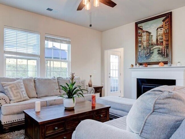 Foto del edificio - 4 Bedroom Single Family Home in Fort Mill
