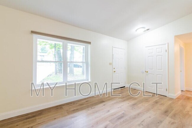 Foto del edificio - 7821 Cloughy Cir