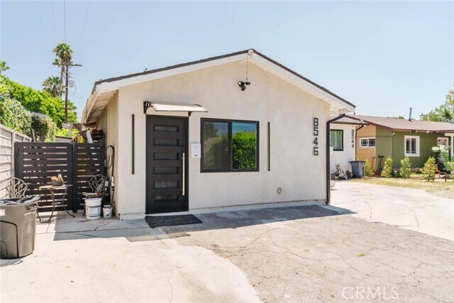 Foto del edificio - 8544 Wisner Ave