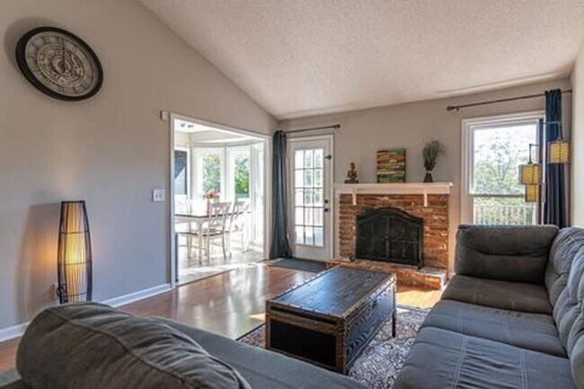 Foto del edificio - Harpeth Woods Home with Large Fenced in Yard for Rent.