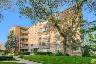 Building Photo - 2142 W Rosemont Ave
