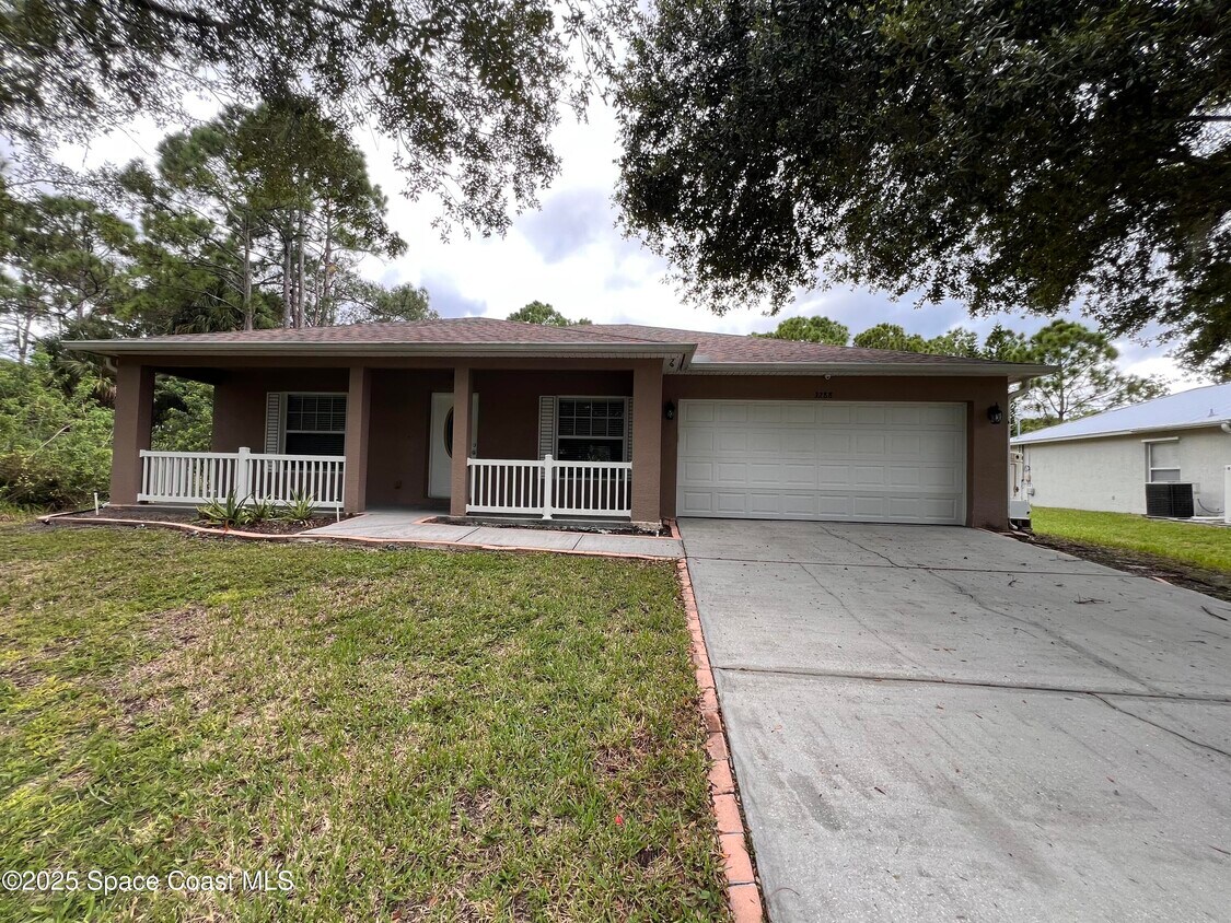 Foto principal - 3288 Wallace Ave
