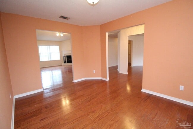Foto del edificio - 5029 Lantana Dr