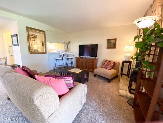Building Photo - 2 br, 2 bath Condo - 5740 Encina Rd. 2 Unit 2