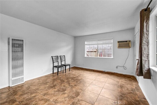 Foto del edificio - 9436 Ramona Ave
