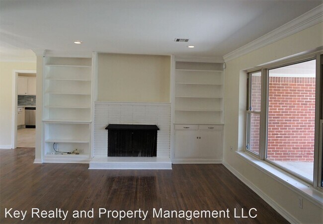 Foto del edificio - 3 br, 2 bath House - 1112 W Wilshire Blvd