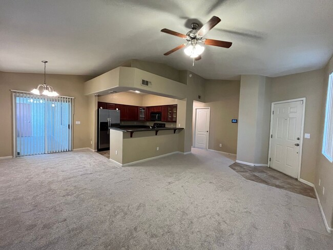 Foto del edificio - Lovely Summerlin 3 Bedroom 2 Bathroom Condo!