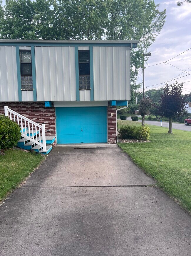 Building Photo - 475 Mohican Ave