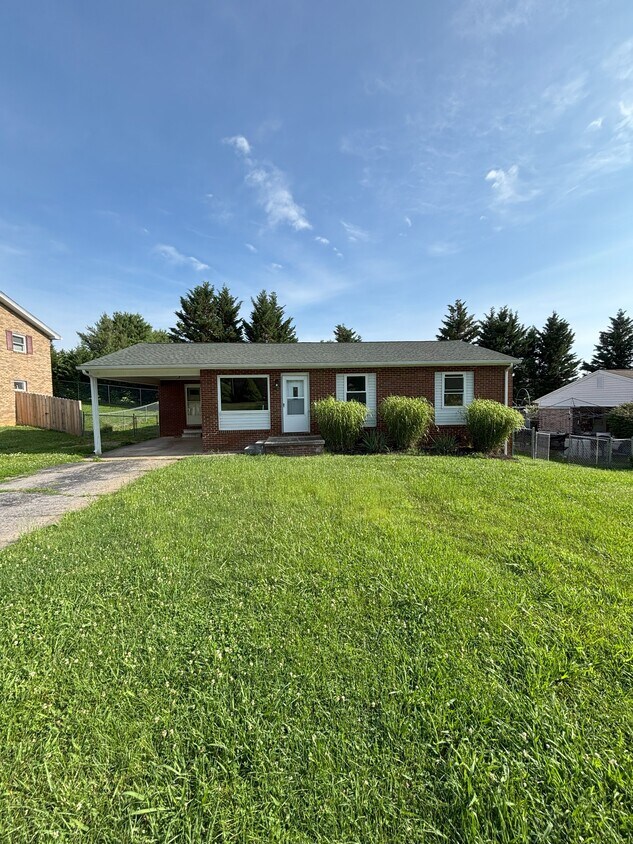 Foto principal - 130 Cedar Valley Blvd