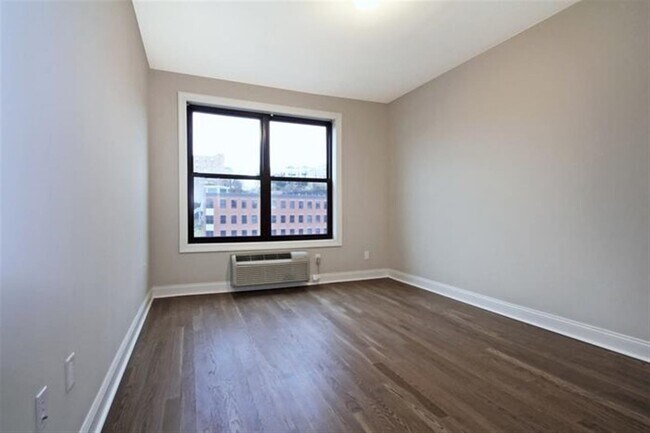 Foto del edificio - 100 MARSHALL St