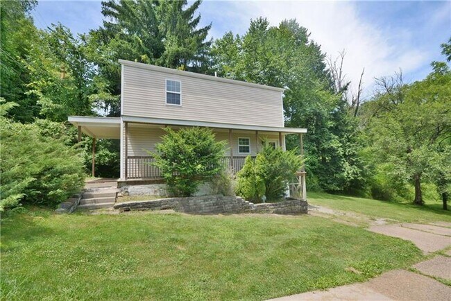 Building Photo - Adorable 2 Bed, 1 Bath Home in South Fayette - Covered Porches, Large Yard - Available 4/1!