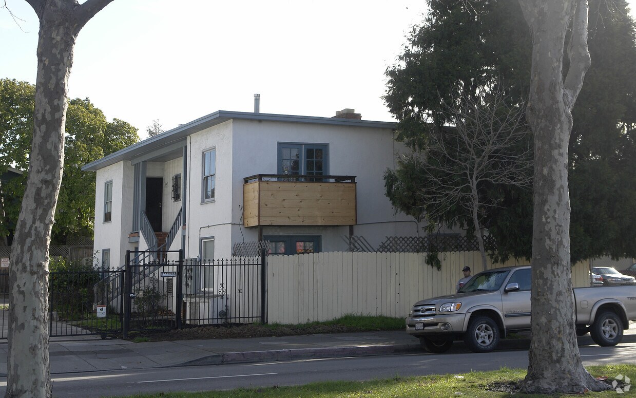 Primary Photo - 2429 & 2433 San Pablo Avenue