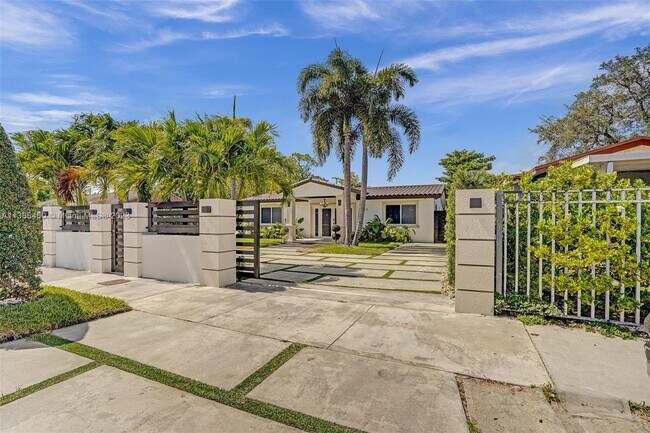 Foto del edificio - 2735 NW 99th St