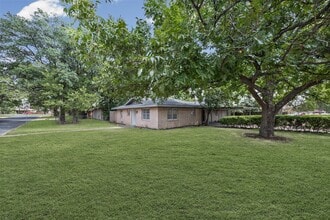 Building Photo - 2804 St Edwards Cir