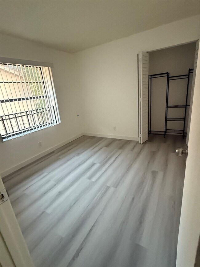 Foto del edificio - 3037 NW 92nd Ave