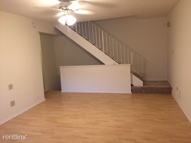 Building Photo - 2 br, 1.5 bath Townhome - 1146 Inverrary Lane