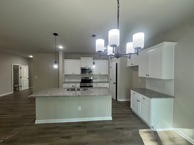 Building Photo - Move In Ready 4BR/2.5BA Home located in Stoneygreen Community