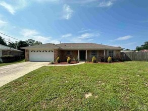 Building Photo - 10701 Brook Bend Cir