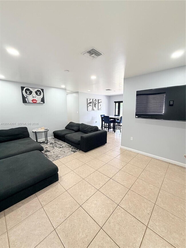 Foto del edificio - 1410 NW 199th St