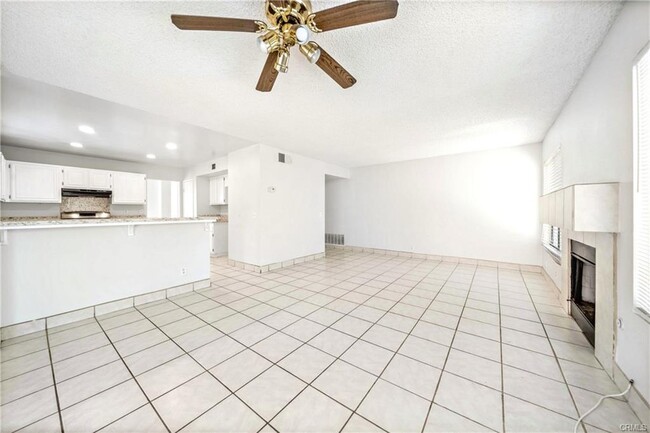 Building Photo - 771 W Ave E