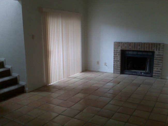 Photo - 2227 Madison Dr Apartment