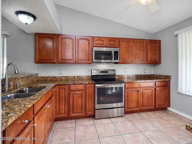 Building Photo - 744 Aquatic Dr