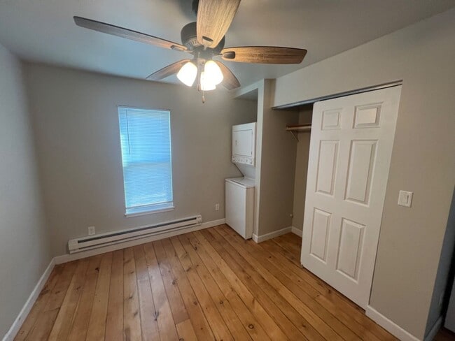 Foto del edificio - 402 E Milwaukee St